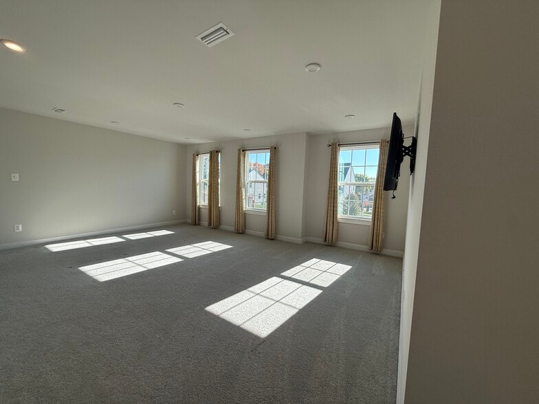 Building Photo - 440 Tree of Heaven Way