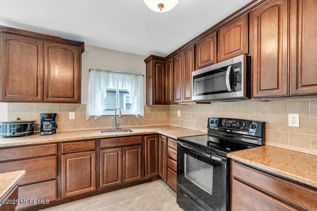 Building Photo - 24 Liberta Dr