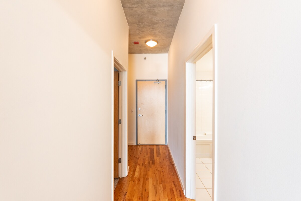 Building Photo - 1620 S Michigan Ave