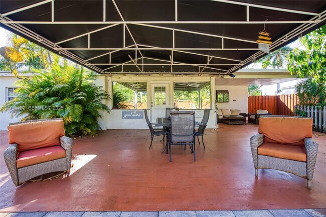 Building Photo - 13521 NE 1st Ave