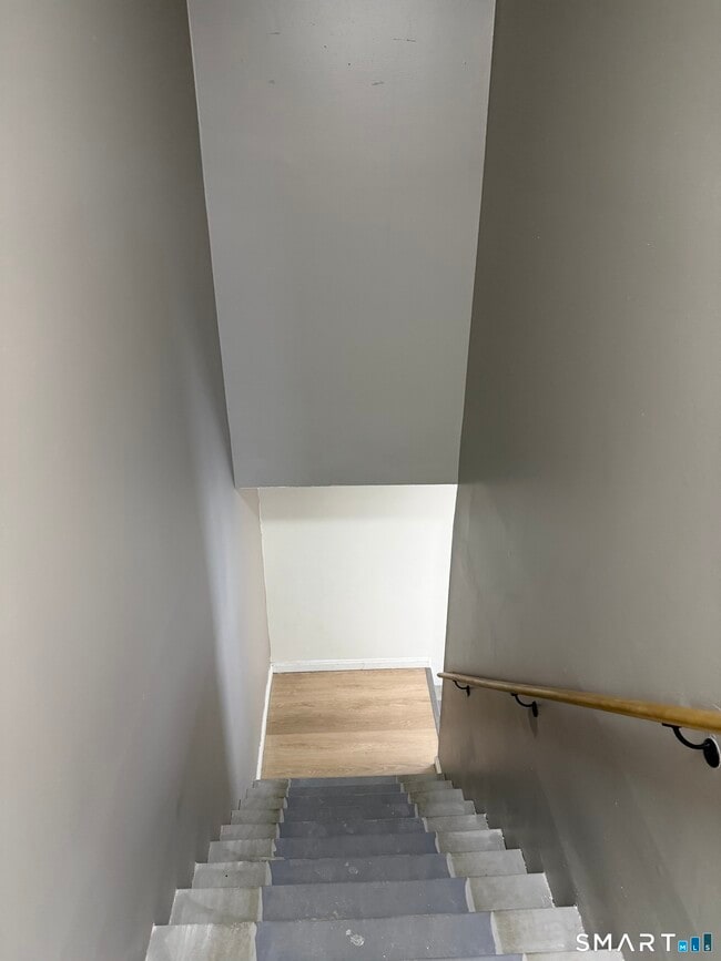 Building Photo - 138 Maple St