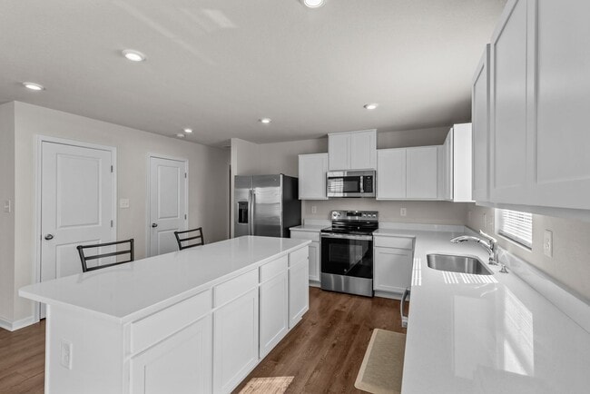 Building Photo - Spacious Home for Rent in Portsmouth!