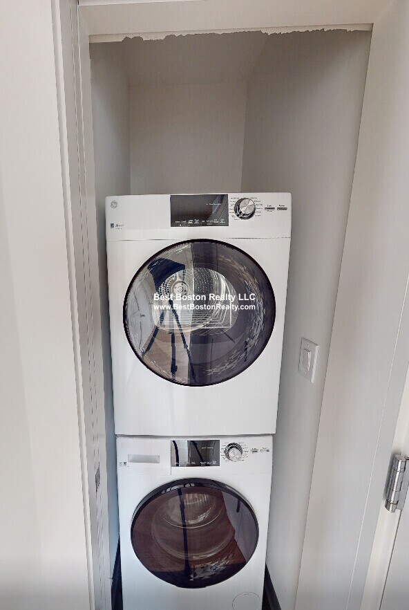 Building Photo - 208-210 Banks St. Unit 3