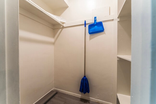 Building Photo - 2614 W Greenway Rd