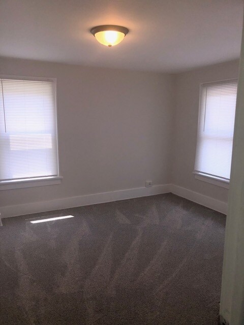 Building Photo - 507 E Archwood Ave