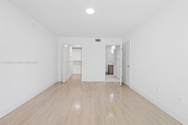 Building Photo - 1756 N Bayshore Dr