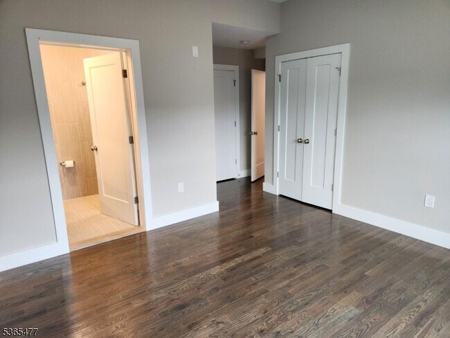 Building Photo - 59 Willet St