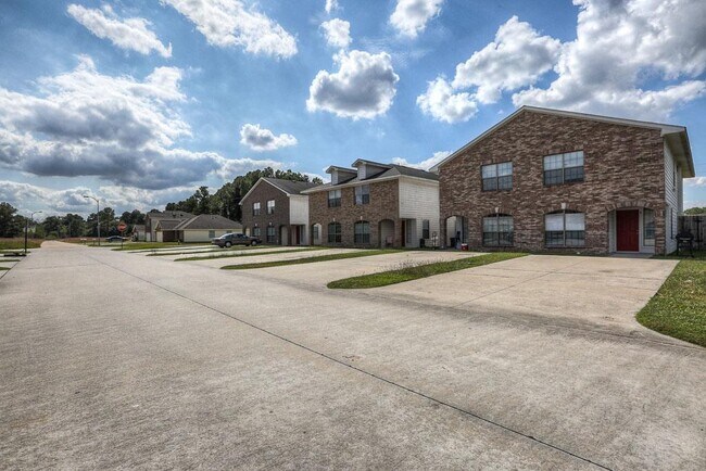 Building Photo - 10610 Pine Landing Dr