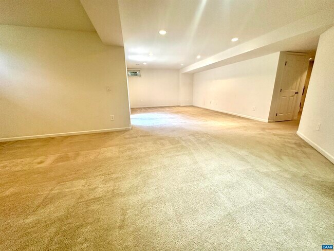 Building Photo - 252 Millstream Dr