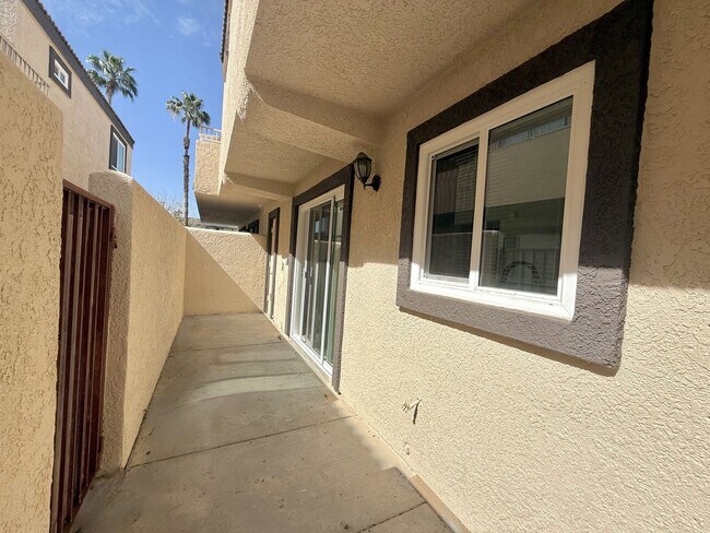 Building Photo - RECENTLY RENOVATED! 3 Bedroom 1 Bathroom Apartment in Indio, CA