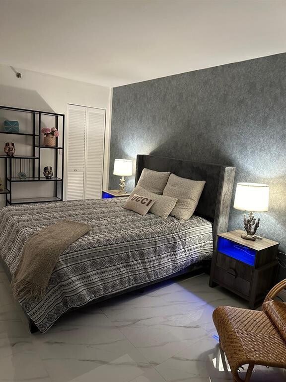 Building Photo - 7601 E Treasure Dr