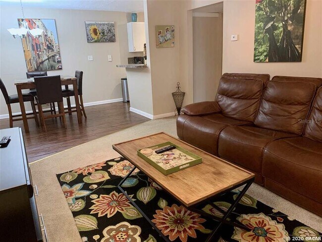 Building Photo - 1700 SW 16th Ct