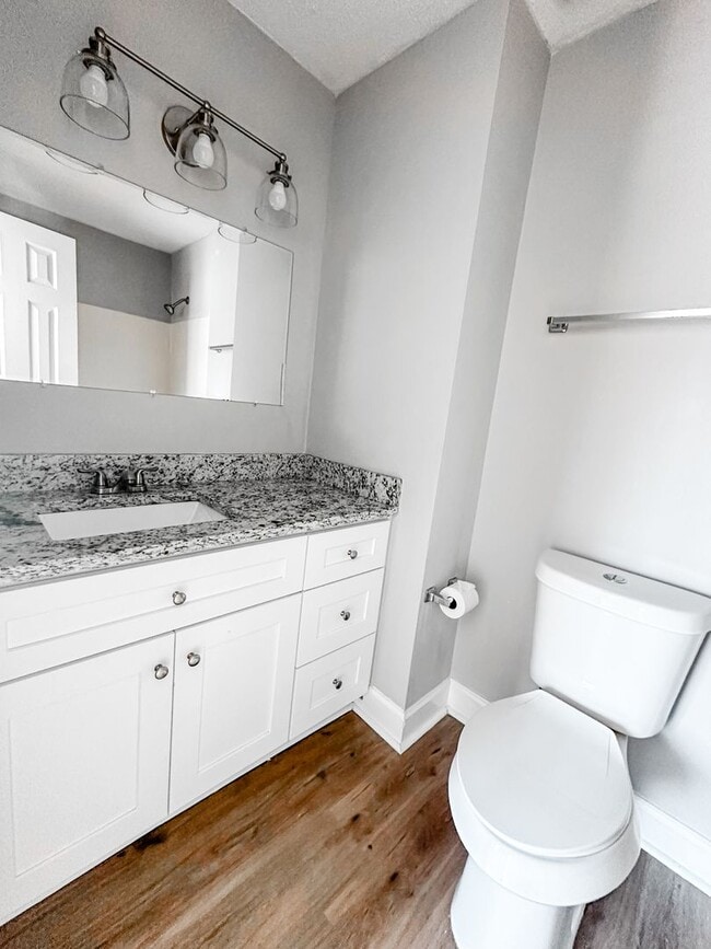 Building Photo - 2 bedroom/2.5 bathroom condo in Gainesville City Limits