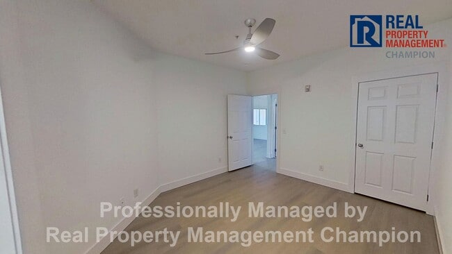 Building Photo - Beautifully Updated 2 BD/2 BA with Screened Porch & Modern Finishes