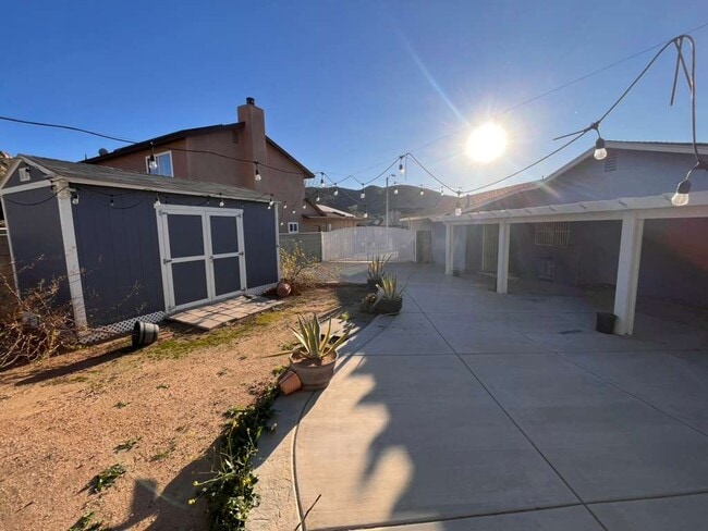 Building Photo - Rockridge Ln