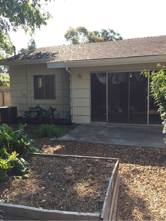 Building Photo - 605 Radcliffe Dr