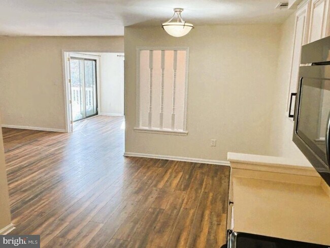 Building Photo - 24 Pickwick Pl