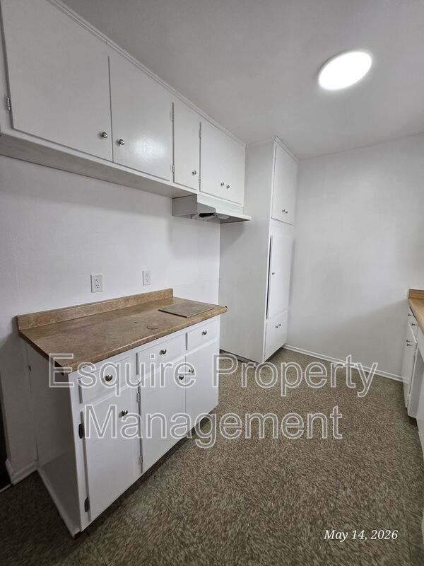 Building Photo - 2056 N Ventura Rd
