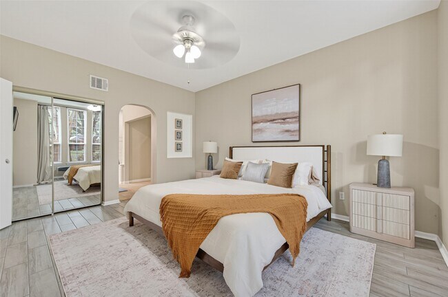 Building Photo - 6635 Queensclub Dr