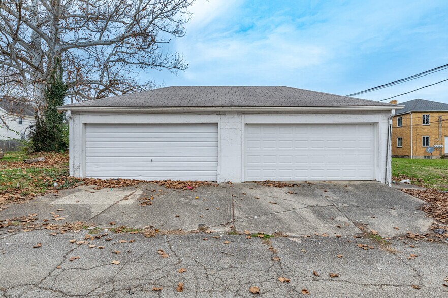 Building Photo - 108 E Norman Ave