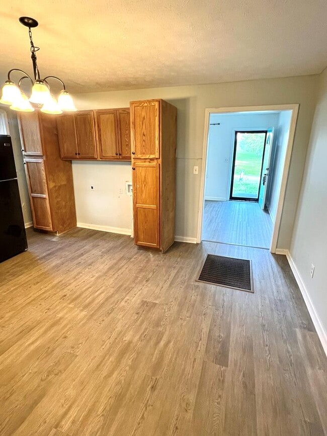 Building Photo - 117 Williams St