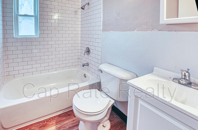 Building Photo - 81 N Hampton Rd