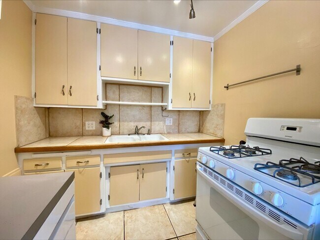 Primary Photo - Great North Park Location! Private Fenced Front Patio! In Unit Washer and Dryer!