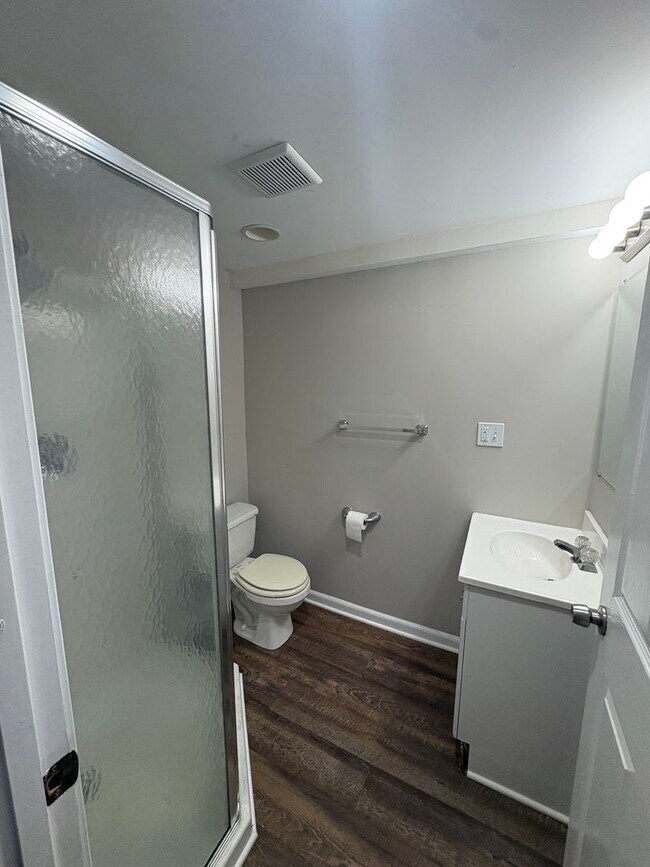 Building Photo - 3 Bedroom 2 Bathroom Available Now! Blue Springs, MO!!