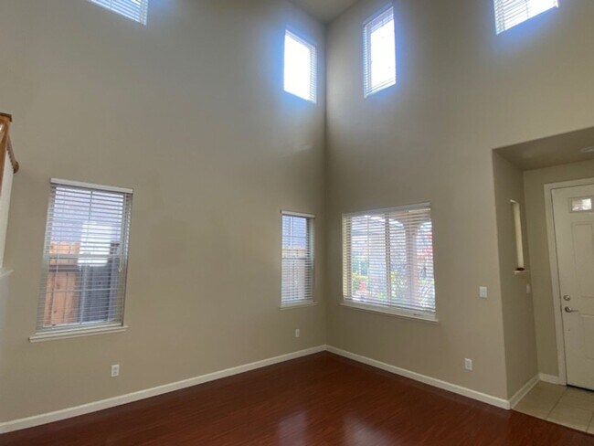 Building Photo - EXCEPTIONAL 4 BEDROOMS, 3 BATH, 3 CAR GARA...