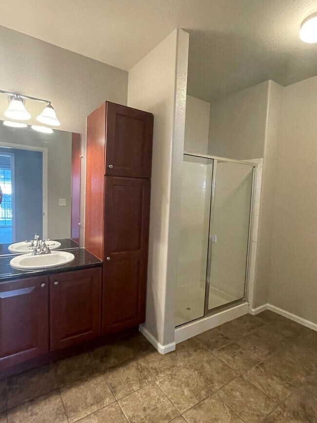 Building Photo - Beautiful, 2 bed/2 bath Condo at Blue Sky at Vista Ridge