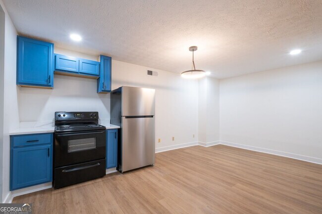 Building Photo - 2688 Benton Dr