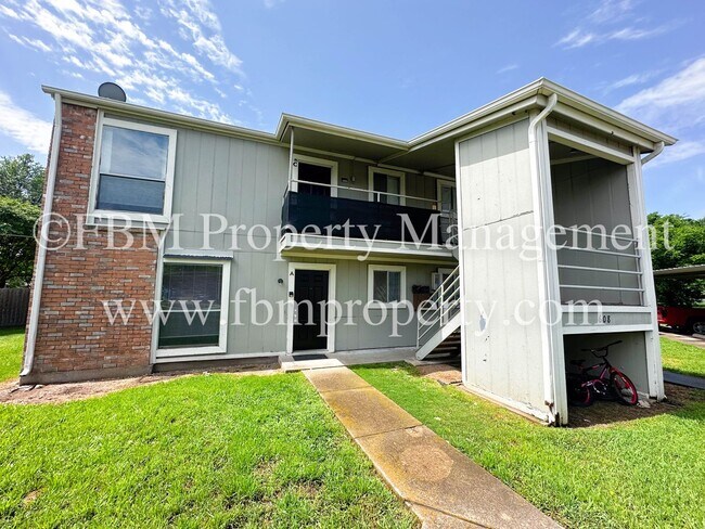 Building Photo - 608A Walter Stephenson - Charming 2 Bedroom, 1 Bathroom Apartment Home in Midlothian, TX!