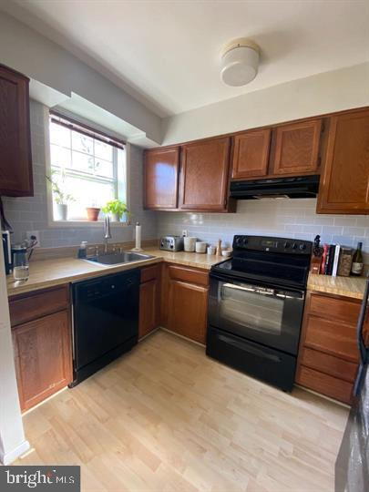 Building Photo - Welcome to this well-maintained top-floor condominium