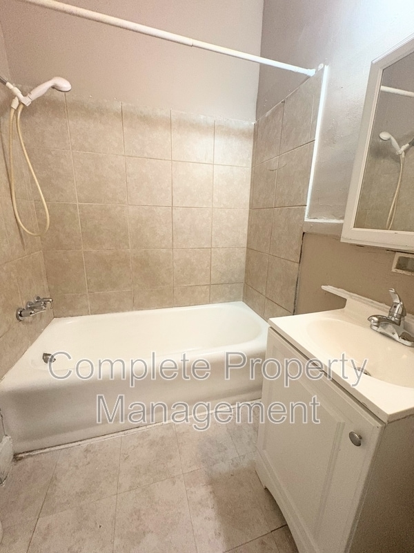 Building Photo - 1313 4th Terrace W