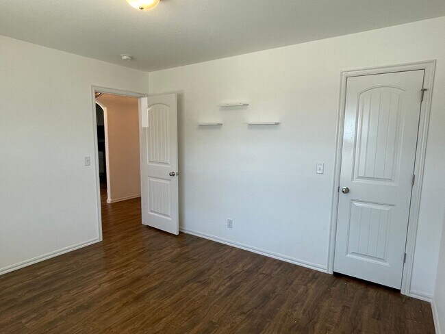Building Photo - Spectacular 4 bedroom, 2 bath home in Owasso