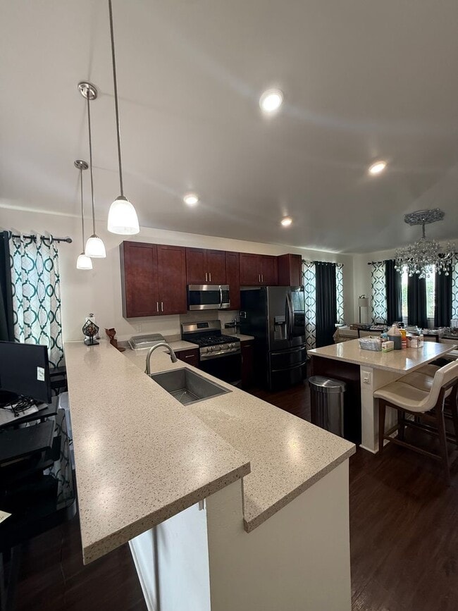 Building Photo - Spacious 4 Bedroom, 2.5 Bath Pet Friendly, Single Family Home.