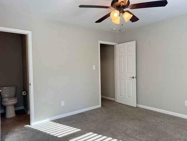 Building Photo - 2922 Glenridge Dr