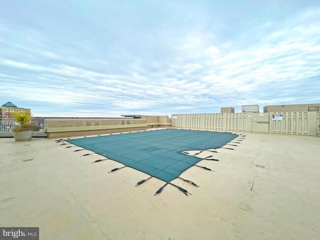 Building Photo - 11800 Sunset Hills Rd