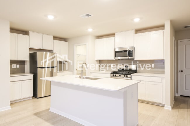 Building Photo - 2 Donemere Way