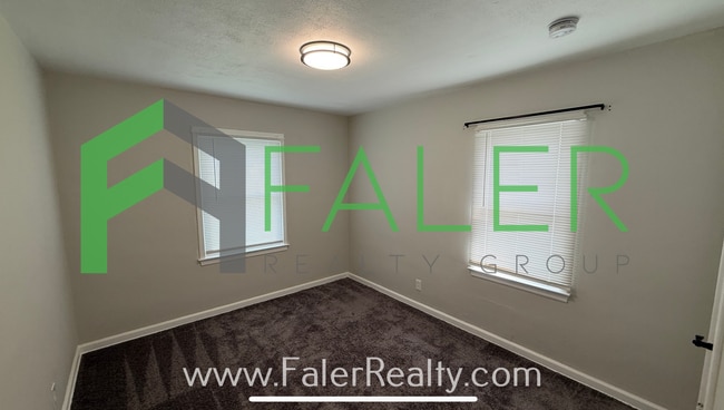 Building Photo - Show-stopping rental available!