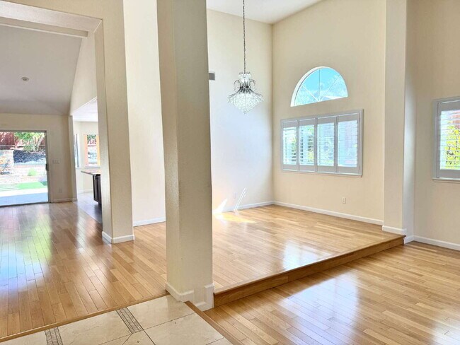 Building Photo - Bright 4 Bedroom San Jose Home With Tall Ceilings