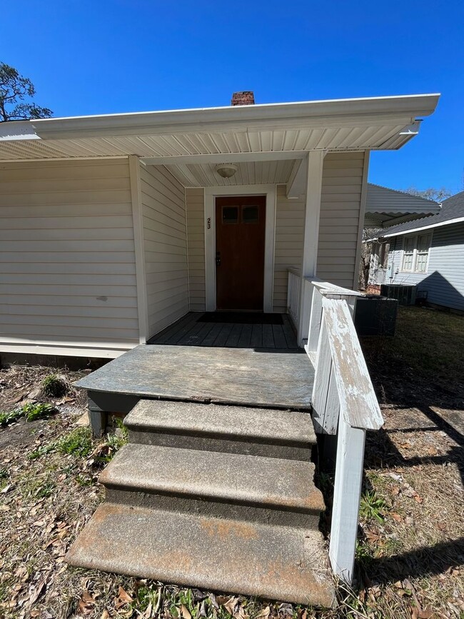 Building Photo - Cute 2bedroom house in Bibb City!!