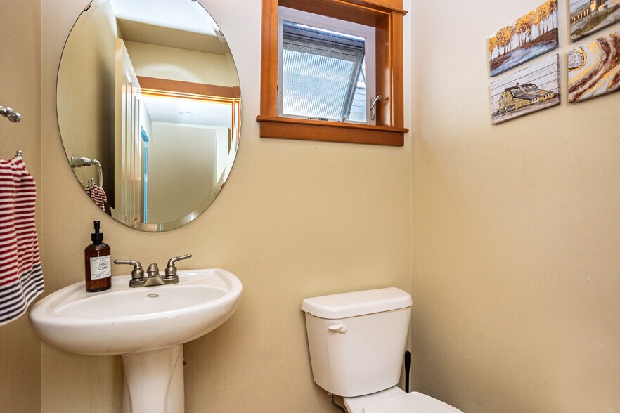 Building Photo - 3314 Wetmore Ave S