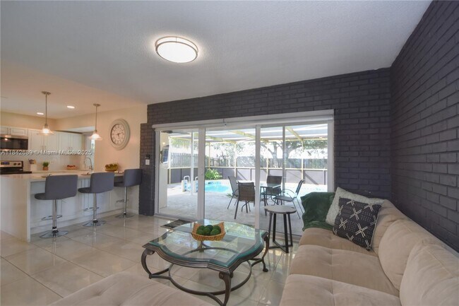 Primary Photo - 609 S Crescent Dr
