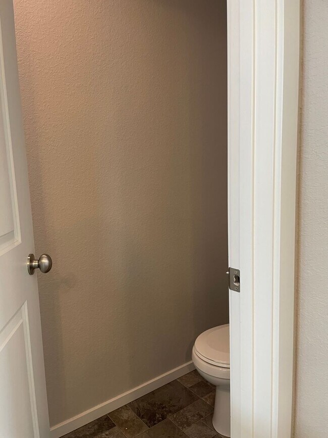 Building Photo - Luxury Rowhouse w/ 2-Car Garage in NE Ft. Collins