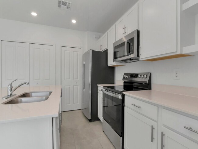 Building Photo - Modern New Construction Townhome in Desirable Lakewood Ranch – Up to 1 Month Free