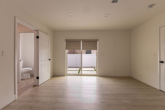 Building Photo - 17601 Hamlin St