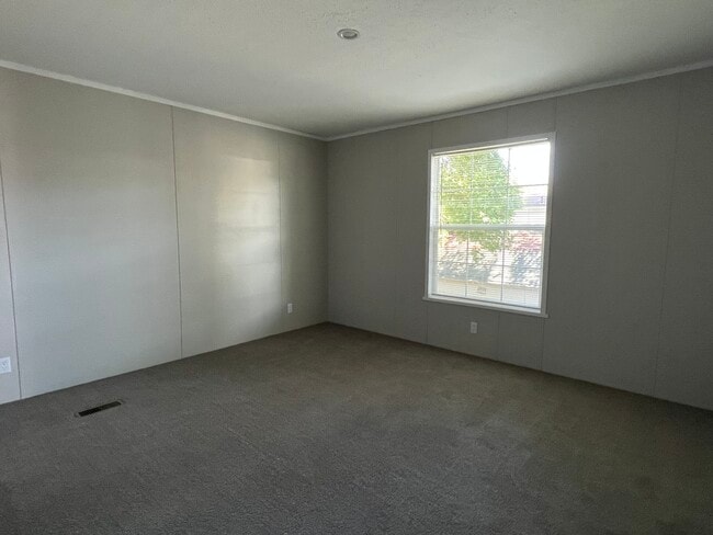 Building Photo - 5150 Rhine Dr