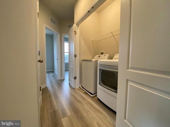 Building Photo - 1659 Magundy St