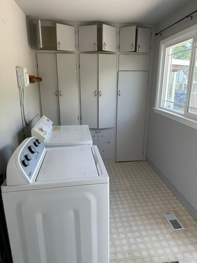 Building Photo - Two-Bedroom in North End